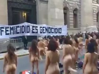 裸體 女 protest 在 阿根廷 -colour 版本: xxx 夾 01