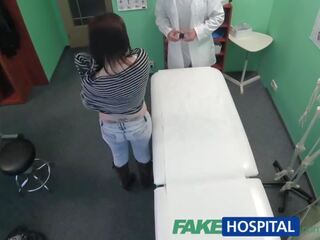 Fakehospital ασθενής έχει ένα μουνί έλεγχος επάνω Ενήλικος συνδετήρας φιλμ