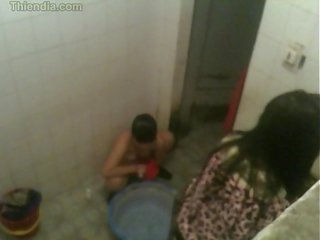 Vietnam studentská skrytý vačka v koupelna